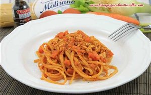 Pasta Vegetariana Con Sofrito Italiano De Tomate Y Tofu