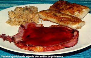 
chuletas De Cerdo Con Salsa Agridulce Y Rollitos De Primavera (lumpias).
