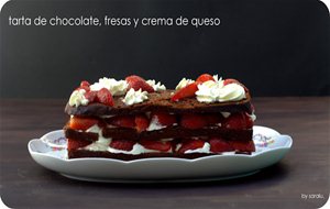 Tarta De Chocolate, Fresas Y Crema De Queso
