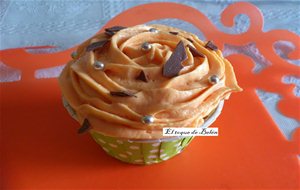 Cupcakes De Chocolate Con Frosting De Naranja
