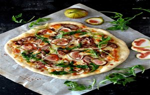 Pizza De Pato ,higos Y Rúcula
