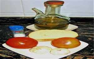 Desayuno Mediterraneo (pan Con Tomate Y Jamón, Queso Etc)
