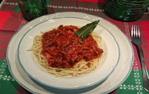 Espaguetis Con Carne De Vacuno Y Cerdo Al Vino De Malaga

