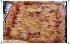 Pizza Integral De Jamón Y Queso
