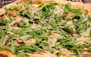 Pizza Blanca De Setas, Rúcula Y Queso Sin Lactosa
