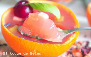Gelatina De Zumo De Naranjas  Con Te De Frutas  Cítricas Y Flores De Aciano 
