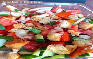 Ensalada De Tomates, Pepino Y Picatostes Con Salsa De Anchoas Y Un Toque De Albahaca
