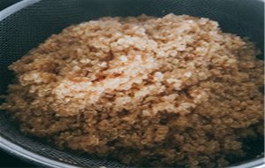 Quinoa Al Pimentón Con Sofrito De Cebolla Y Ternera
