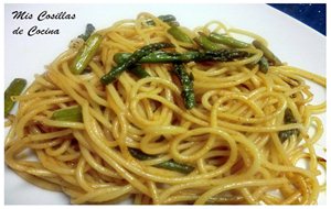 Espaguetis Salteados Con Espárragos Verdes
