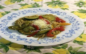 Espaguetis Vegetales Con Verduras Y Queso 

