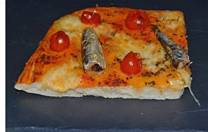 Pizza Con Sardinillas Tomates Cherry Y Perlas De Mozarella
