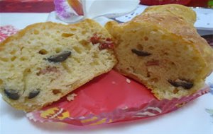 Muffins Salados De Baicon, Pimientos, Aceitunas 
