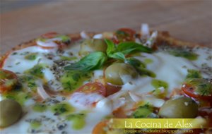 Pizza Con Base De Coliflor Y Salsa Pesto
