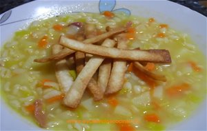 Sopa De Trigo Con Crujientes De Tortilla Wraps De Maiz
