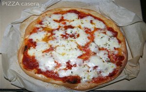 Pizza Casera Casi Perfecta En Piedra De Hornear
