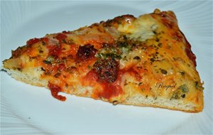 Pizza De Sobrasada Y Queso Roquefort
