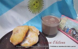 Tortas Fritas Con Chocolate Caliente 
