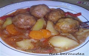 Albóndigas Con Vino En Olla Gm
