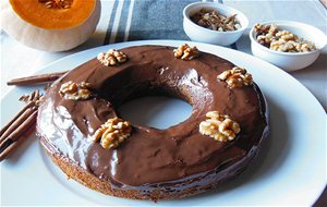 Bizcocho De Calabaza Y Nueces Con Glaseado De Chocolate