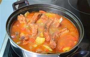 Costillas Adobadas Con Patatas Guisadas
