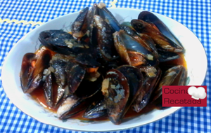 Mejillones En Salsa De Tomate Picante
