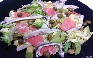 Ensalada Melosa De Boquerones En Vinagre, Aguacate Y Alcaparras
