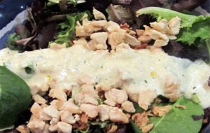 Ensalada De Pollo Templado Con Salsa De Yogur Casera
