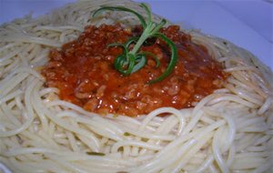 Spaghetti Con Carne Picada (estilo Boloñesa)
