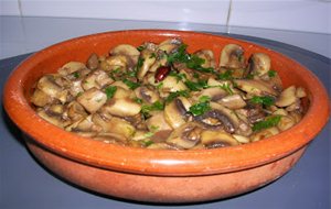 Champiñones Al Ajillo
