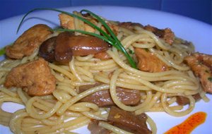 Espaguetis Con Pollo Y Setas
