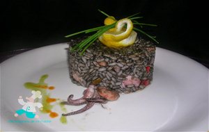 Arroz Negro Con Calamares Y Gambas
