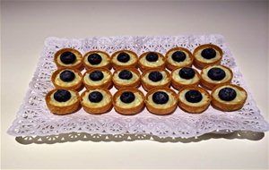 Tartaletas Crujientes De Crema Y Arándanos
