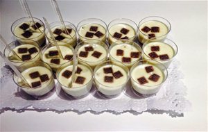 Vasitos De Oreo Con Yogur A La Vainilla 
