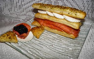 Milhojas De Salmón Ahumado Y Queso De Burgos
