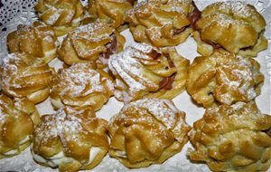 Profiteroles O Lionesas De Nata Y Trufa
