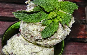 Helado De Menta Con Chocolate
