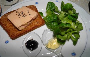 Foie Micuit Con Pan De Especias Y Gelatinas De Vinos Dulces
