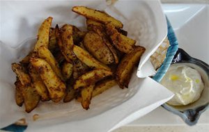 Patatas Al Estilo Cajún Con Salsa De Yogur
