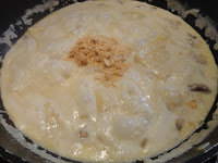 Ravioli De Foie Con Salsa De Champiñones Y Almendra
