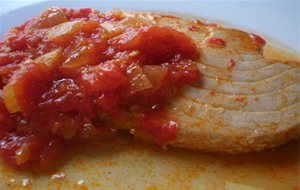 Lomos De Atún A La Sidra Con Tomate
