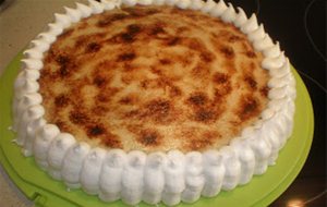 Tarta De Limón Con Yema Tostada Y Merengue
