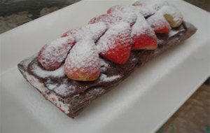 Brazo De Chocolate Con Fresas Y Nata
