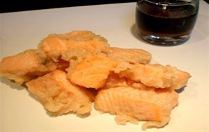 Salmón En Tempura Con Salsa De Soja Y Miel.
