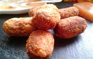 Croquetas De Morcilla De Burgos Y Salsa De Membrillo
