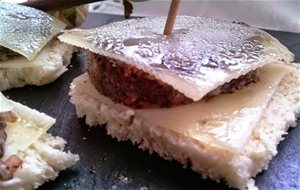 Tapa De Morcilla, Queso Y Miel
