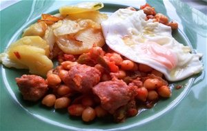 Garbanzos Con Butifarra , Patatas Y Huevo
