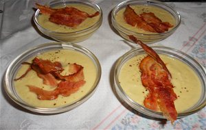 Crema De Puerros Y Lechuga Con Crujiente De Bacon
