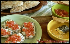 De Entrada: Bruschettas En Pan Artesanal De Nuez
