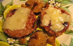 Hamburguesa De Pollo Y Cerdo Con Queso De Cabra