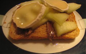 Tosta De Queso De Cabra, Melón Y Anchoas